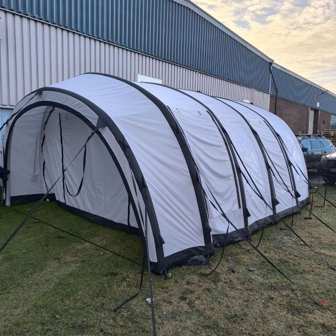 Arbetstält från Wera – flexibel lösning för tillfälliga verkstäder och utrymmen.